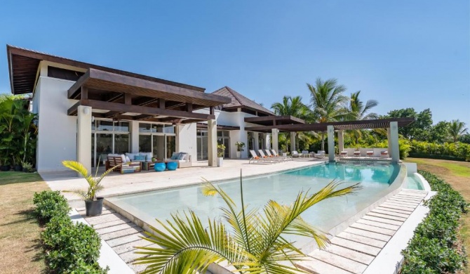 Unique Private Villa with Pools and Golf Cart