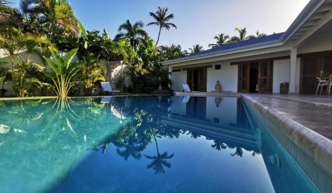 Flor de Coco, Villa neuve, 5 chambres, 5 salles de bains et grande piscine à 250 mètres de la plage