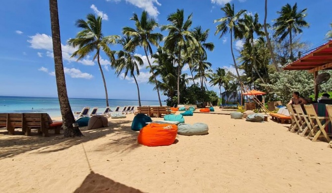 Garden view apartment on Las Ballenas beach