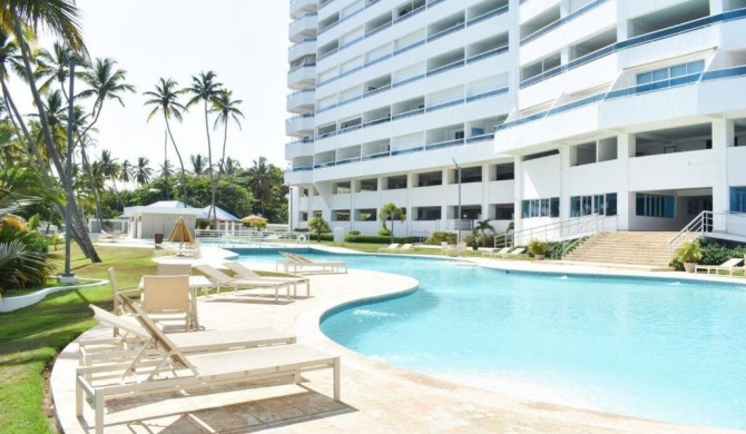 LO903 The Perfect Beach View 2 Bed Apt with Pool & WiF