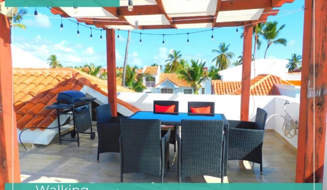 Penthouse whit Private Roof walking distance to Los Corales Beach