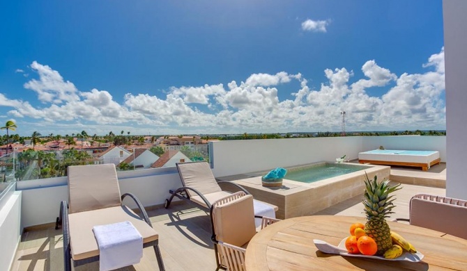 Private Picuzzi in New Penthouse Los Corales Beach