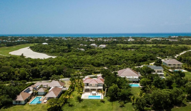 Cozy 5-bedroom villa with beautiful views of La Cana golf course