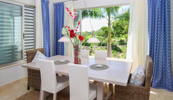 Fully equipped apartment overlooking golf course at luxury beach resort