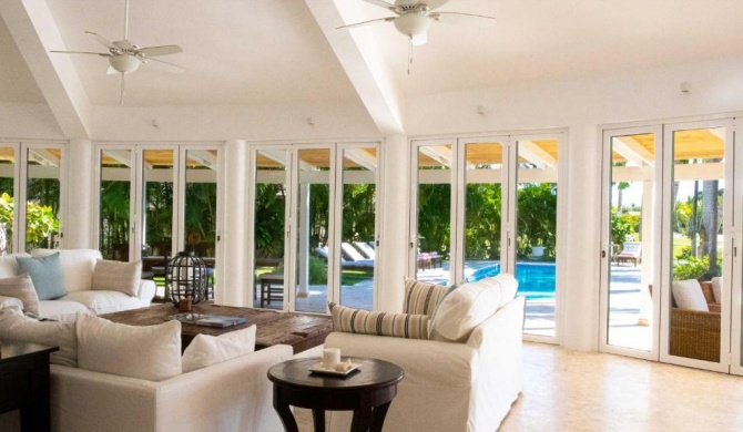 Luxury 3-Bedroom Villa in Punta Cana Club & Resort