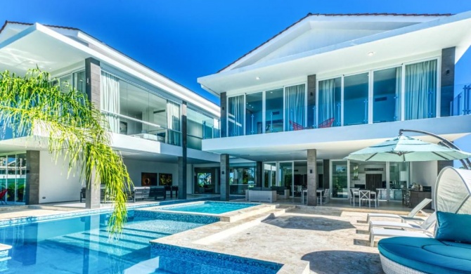 Modern Brand New Villa with Pool, Jacuzzi, Chef at Cocotal Golf & Country Club