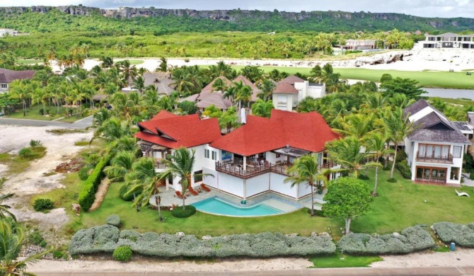 Ocean and golf view 5-bedroom villa with unique tropical style