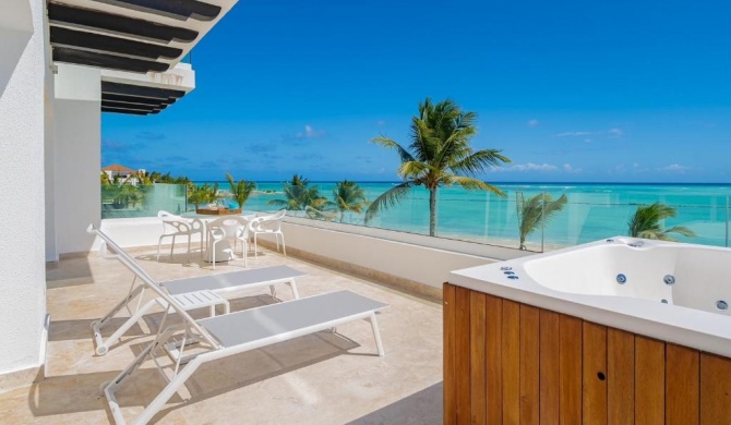 Punta Palmera Beach Front with private cold jacuzz