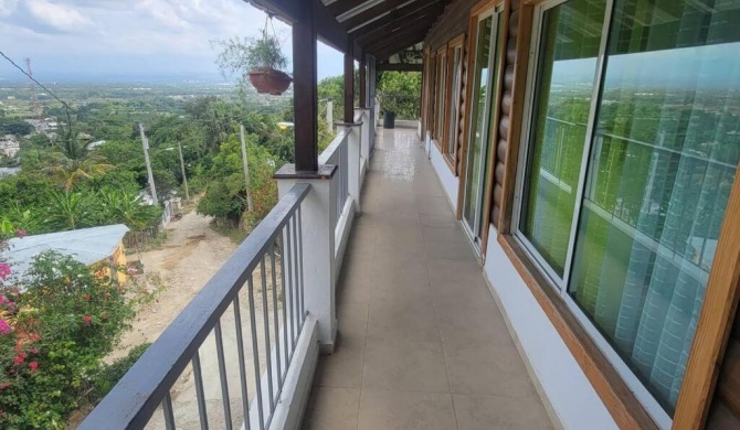 Cottage, wood and glass, comfortable and cozy