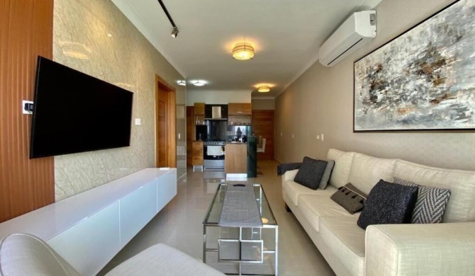 CT3G16 Deluxe Apt with City Views Fast WiFi, Pool & Gym