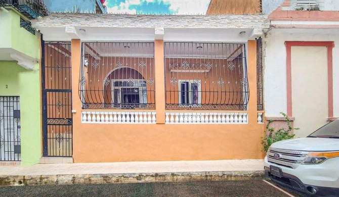 Entire Home Renovated Close to the Colonial zone