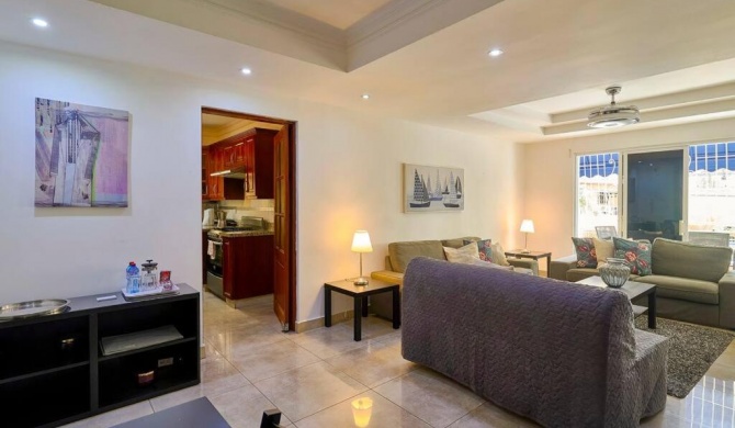 Escape Apartmemt Steps to Downtown Center Mall in Mirador Norte