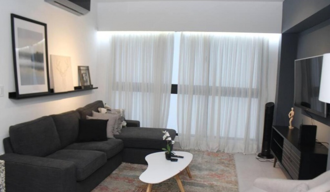 Modern 1BD Downtown+Pool+SmarTVs+BBQ+Gym