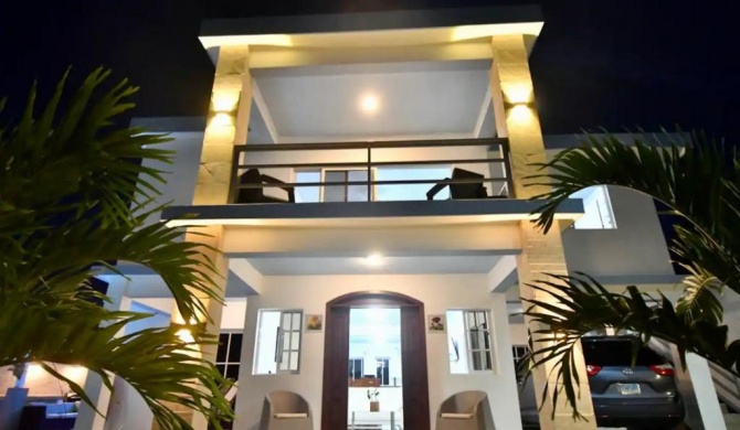 Simply gorgeous large villa close to beach