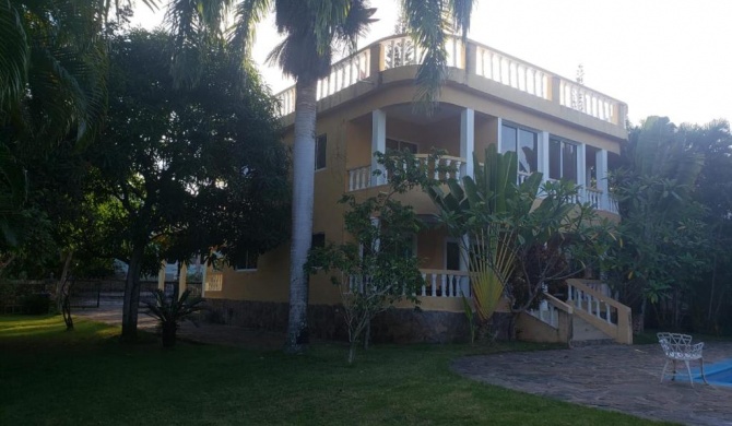 Large 4 bedroom villa, private pool, garden, security, ocean view