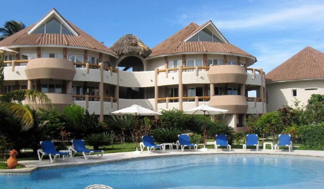 Luxury apartment with ocean view at the beach