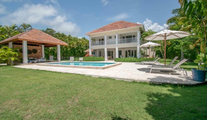 Colorful golf-front villa with private pool in exclusive beach resort