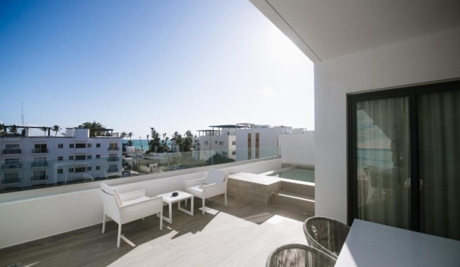 Beautiful apartments with jacuzzi and ocean view.